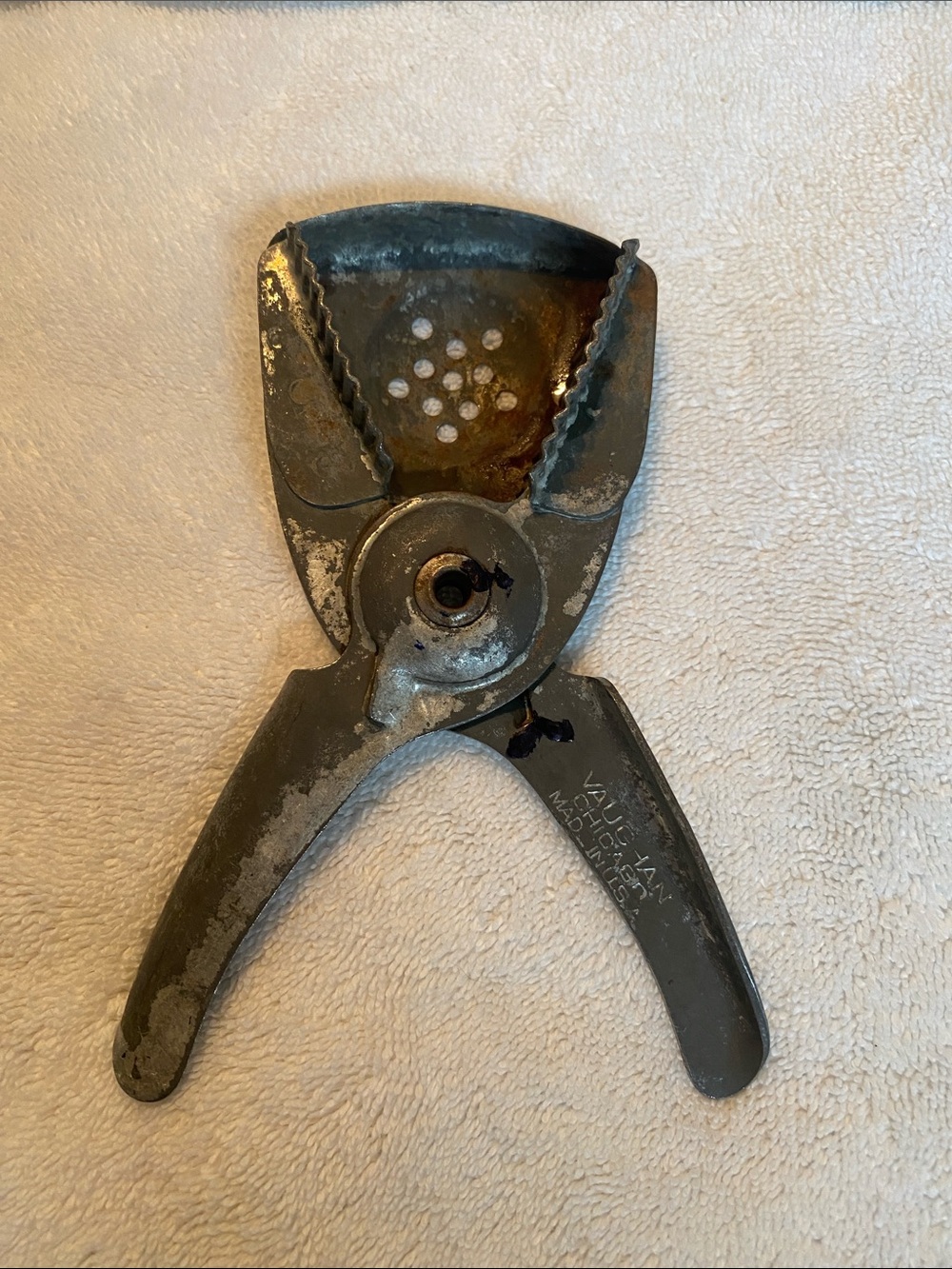 Vintage Vaughan Metal Lemon Squeezer Chicago